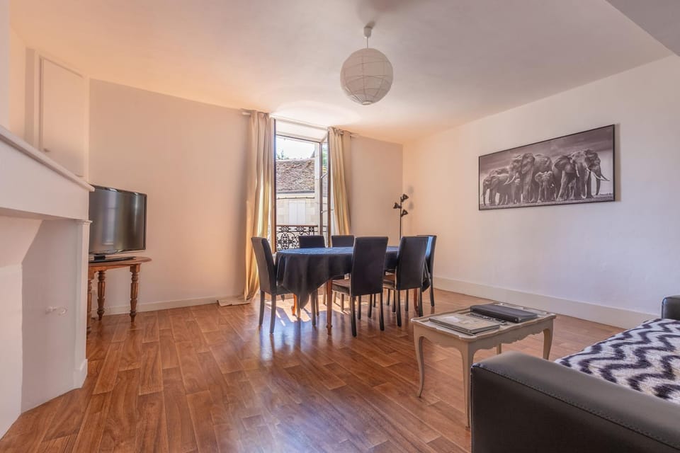 Property building, TV and multimedia, Living room, Seating area, Dining area