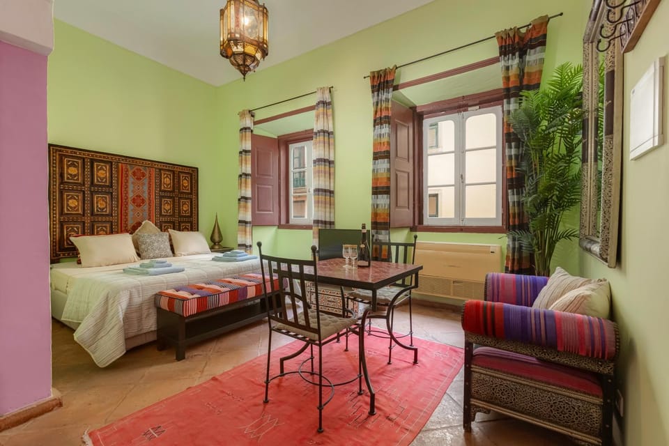 Bed, Living room, Photo of the whole room, Seating area, Dining area, Bedroom