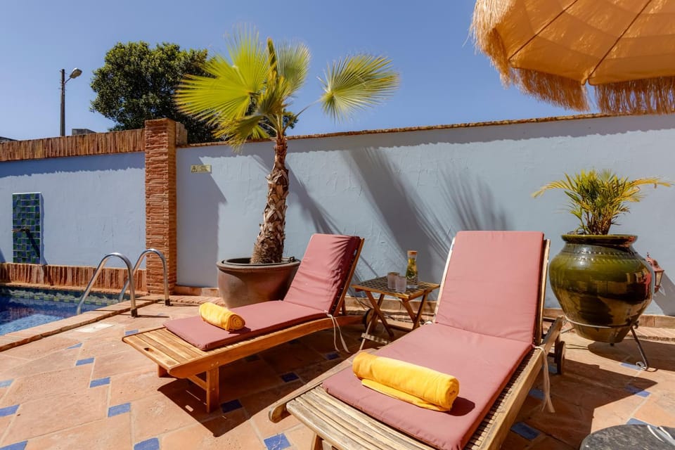 Patio, Balcony/Terrace, Swimming pool, sunbed