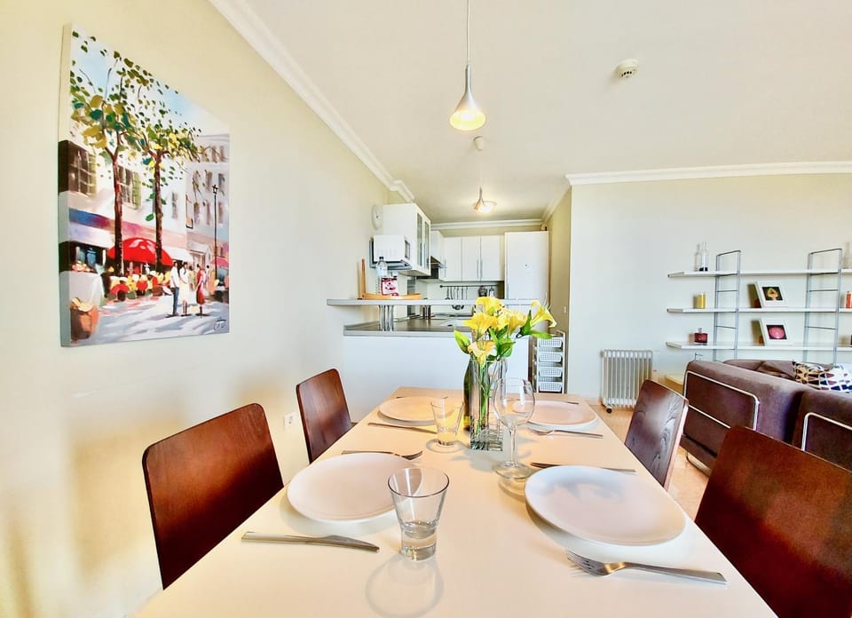 Kitchen or kitchenette, Decorative detail, Dining area