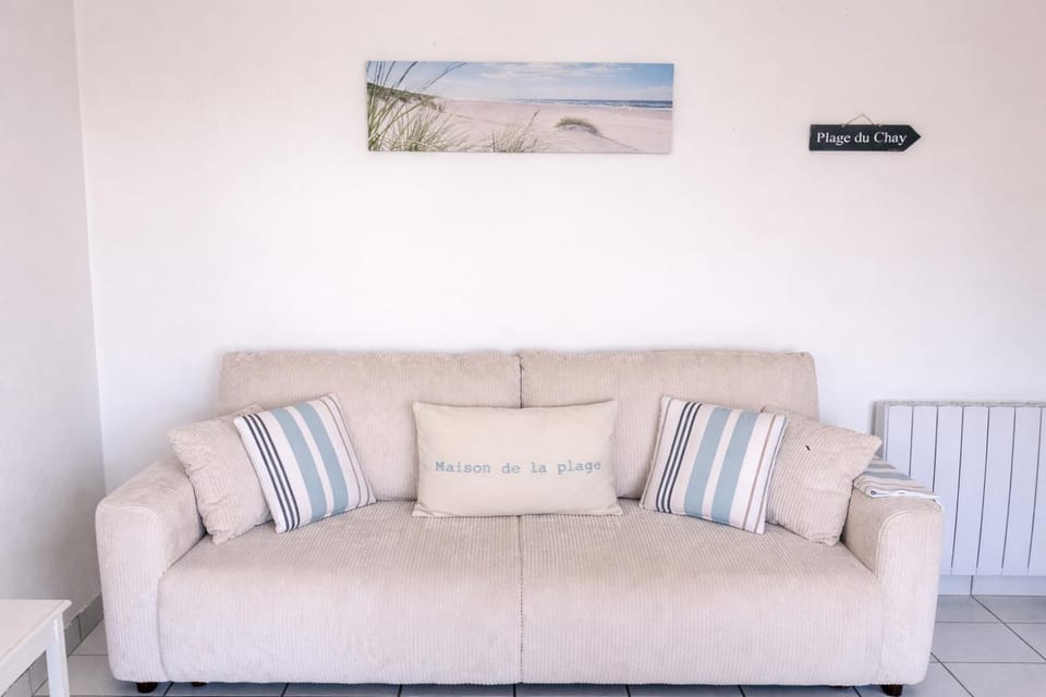 Bed, Living room