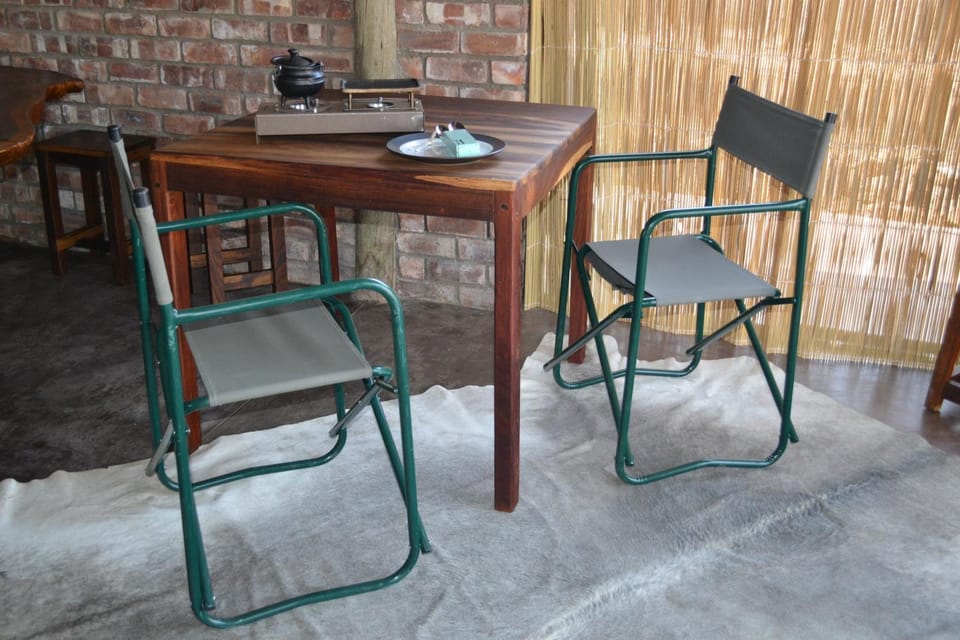 Seating area, Dining area