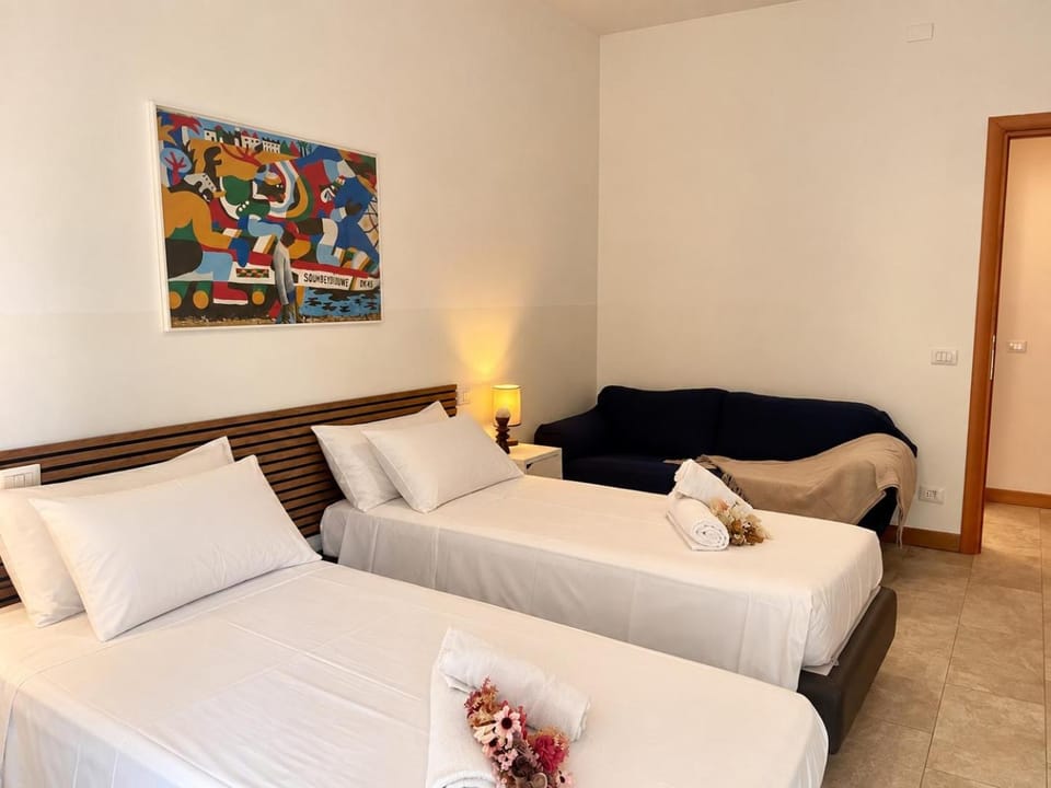 Bed, Photo of the whole room, Decorative detail, Bedroom