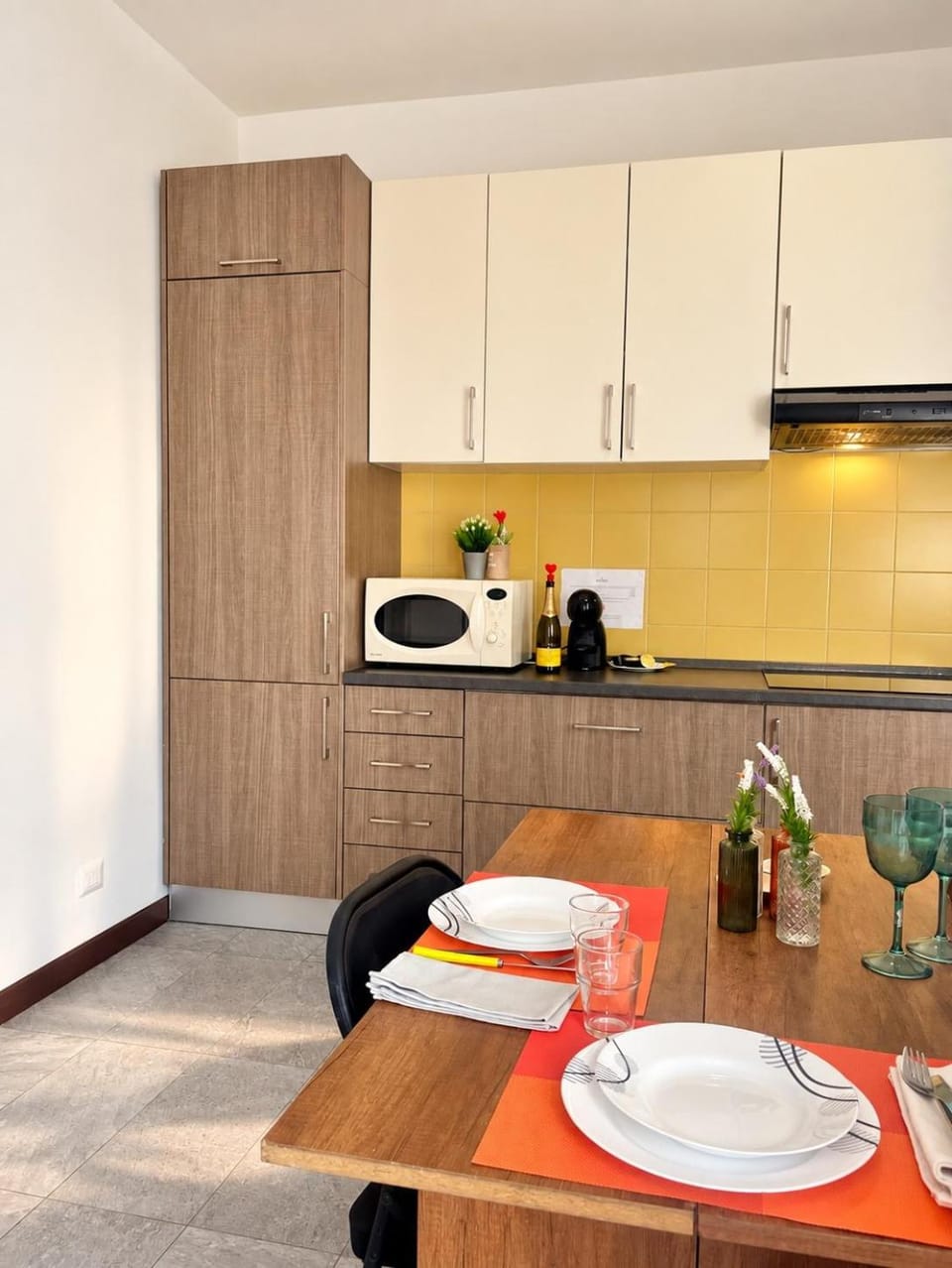 Kitchen or kitchenette, Dining area, minibar