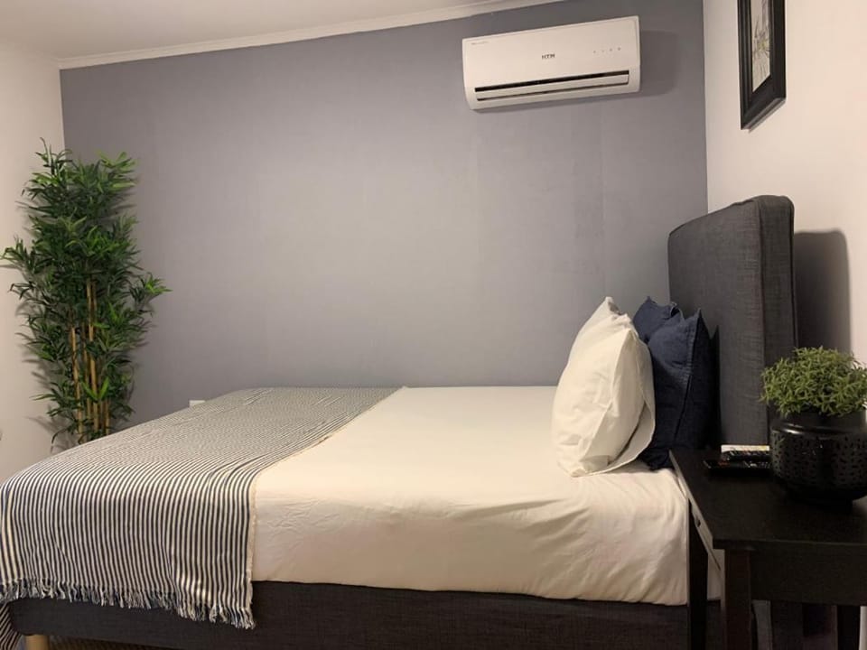 Bed, TV and multimedia, Bedroom, air conditioner