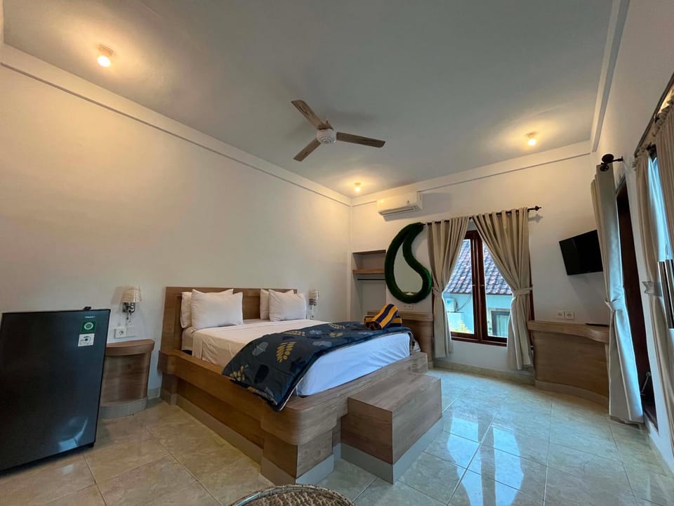 Communal lounge/ TV room, Bed, Photo of the whole room, Bedroom, air conditioner