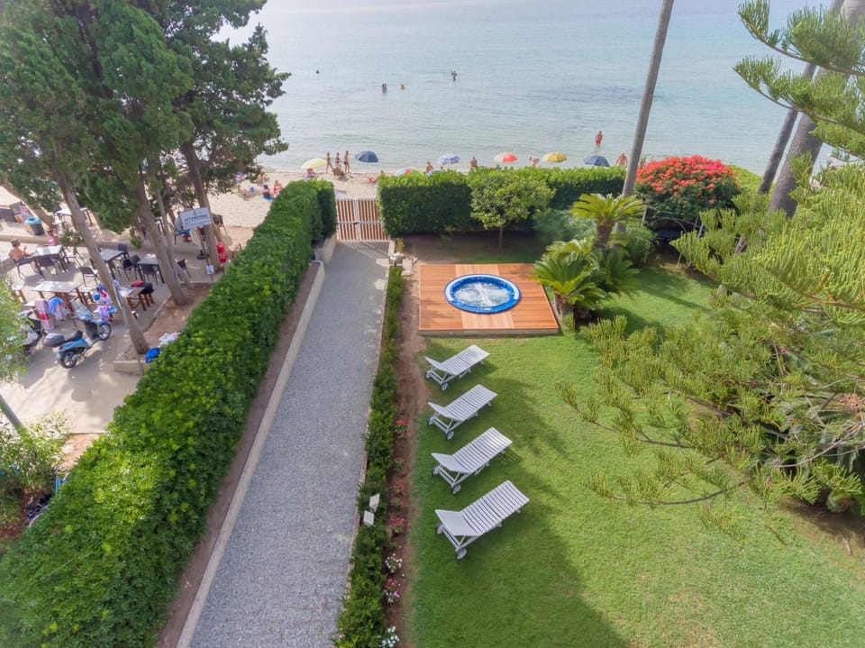 Garden, Hot Tub, Beach, Garden view