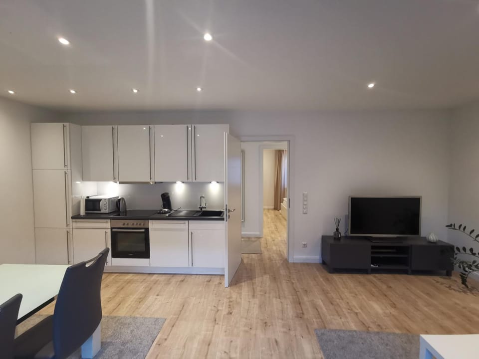 TV and multimedia, Kitchen or kitchenette, Living room, stove