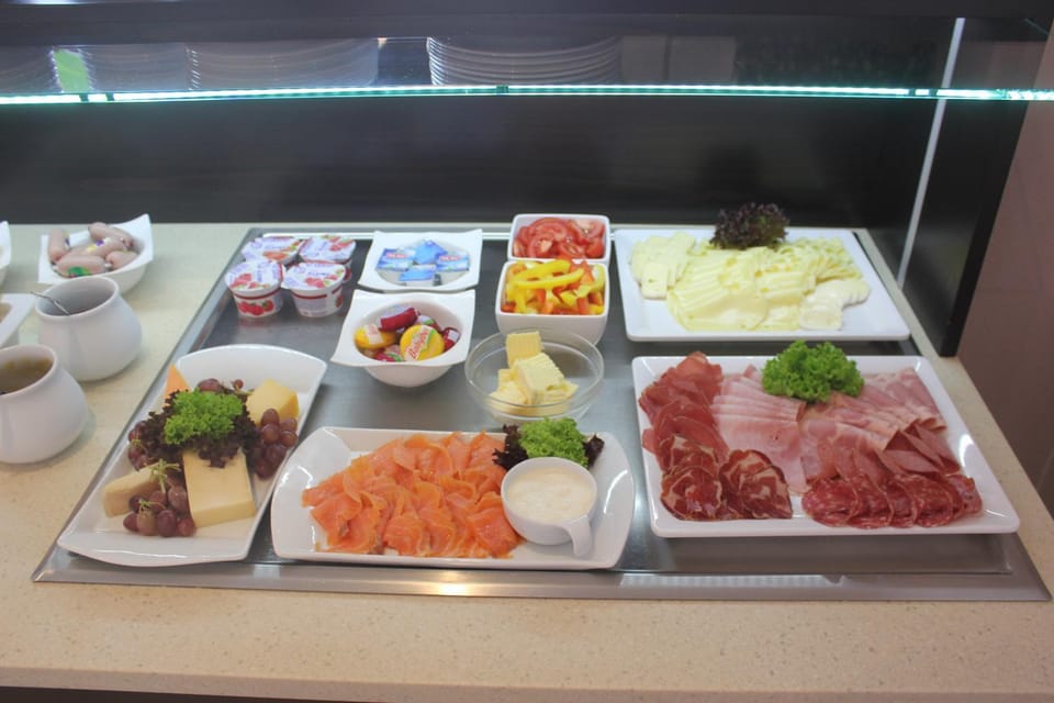 Breakfast, Continental breakfast, Buffet breakfast