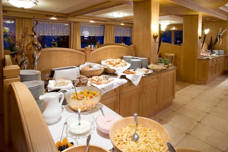 Food and drinks, Buffet breakfast