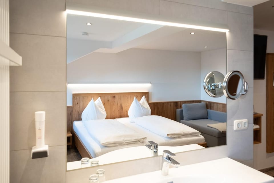 Bathroom, Photo of the whole room, Bedroom