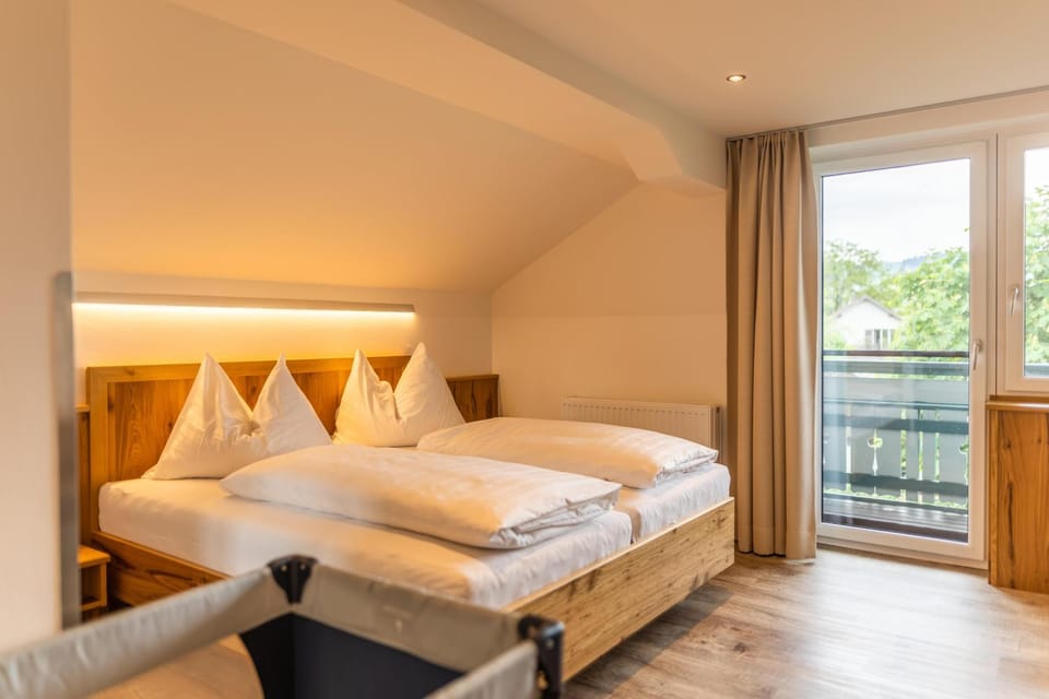 Balcony/Terrace, Photo of the whole room, Bedroom, cot
