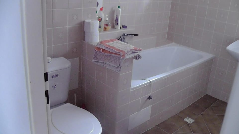 Bathroom, Decorative detail