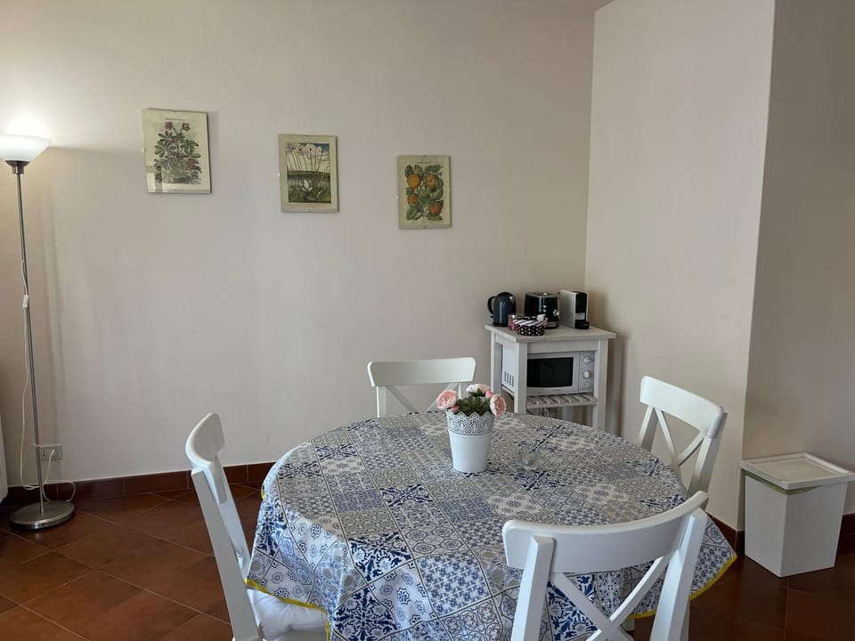 Living room, Dining area, pet friendly
