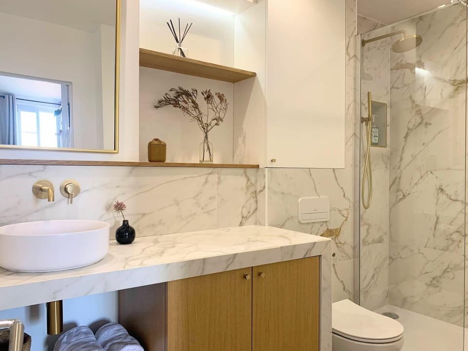 Shower, Toilet, Bathroom, towels