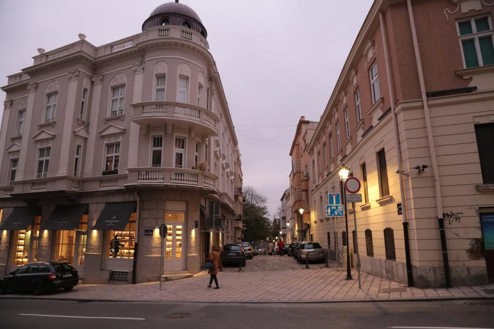 Property building, Restaurant/places to eat, Shopping Area, Seasons, Sunset