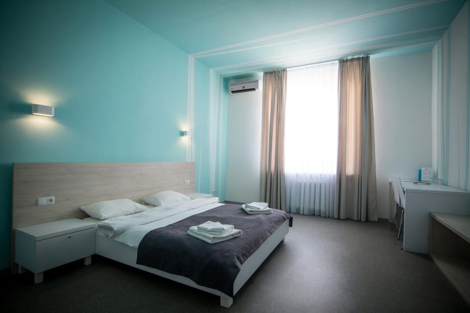 Bed, Day, Photo of the whole room, Bedroom