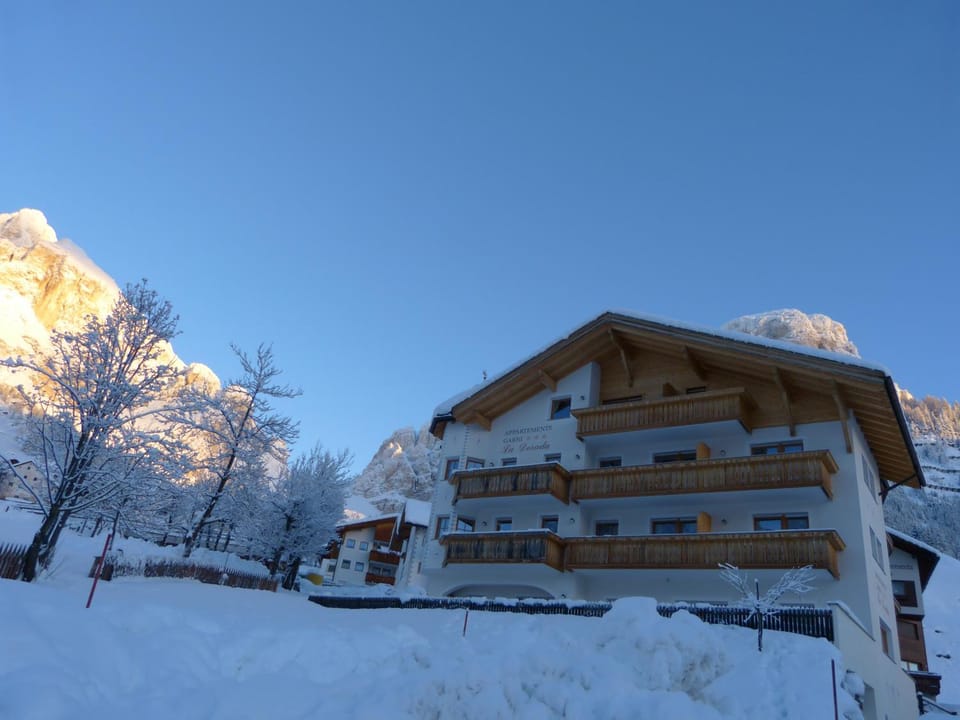 Property building, Facade/entrance, Winter