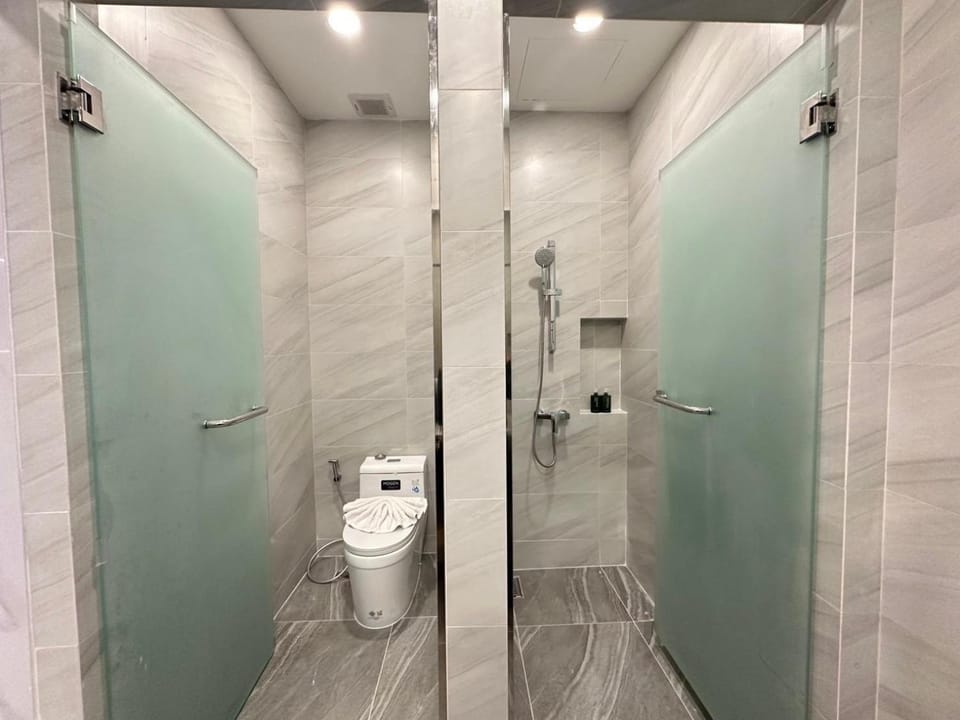 Shower, Toilet, Bathroom
