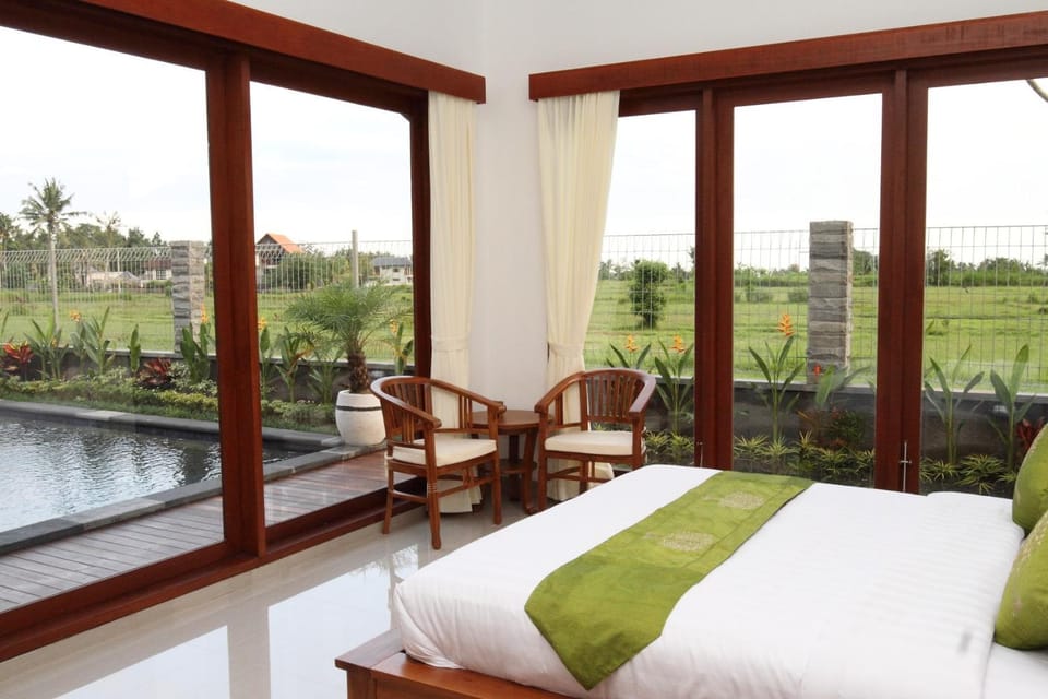 Patio, Spring, Bed, Day, Natural landscape, Garden, View (from property/room), Balcony/Terrace, Photo of the whole room, Bedroom, Garden view, Pool view, Pool view, Swimming pool
