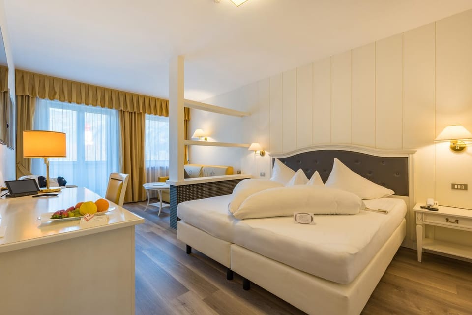 Bed, Living room, Photo of the whole room, Bedroom