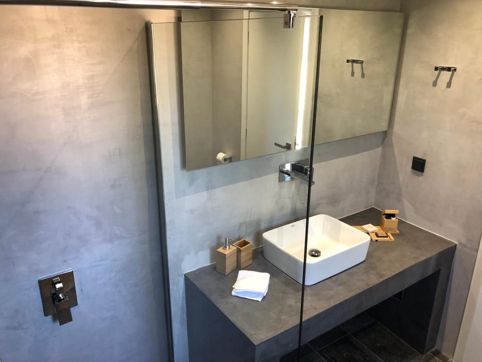 Shower, Bathroom, towels