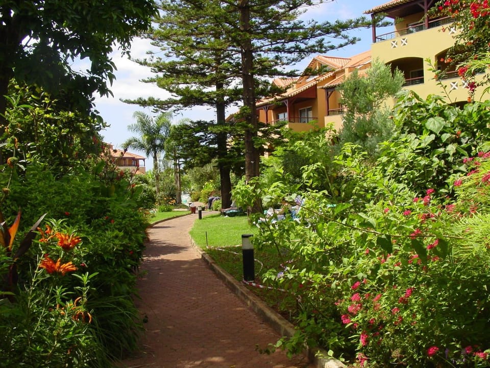 Facade/entrance, Garden