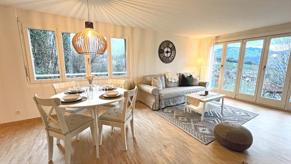 Living room, Seating area, Dining area