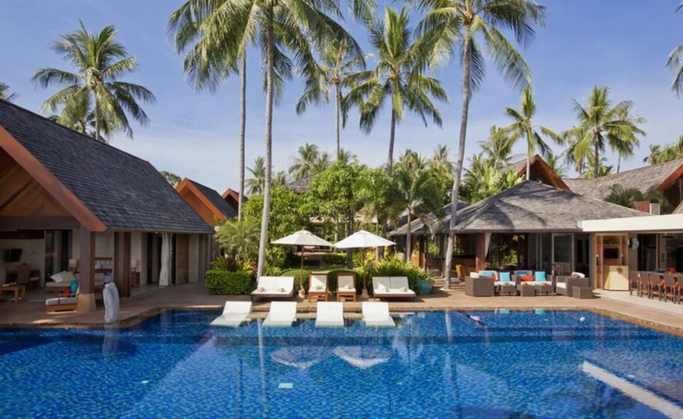 Property building, Patio, Day, Garden, Garden view, Pool view, Swimming pool, sunbed