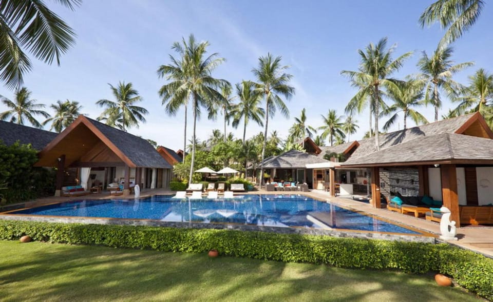 Property building, Day, Garden, Garden view, Pool view, Swimming pool, sunbed
