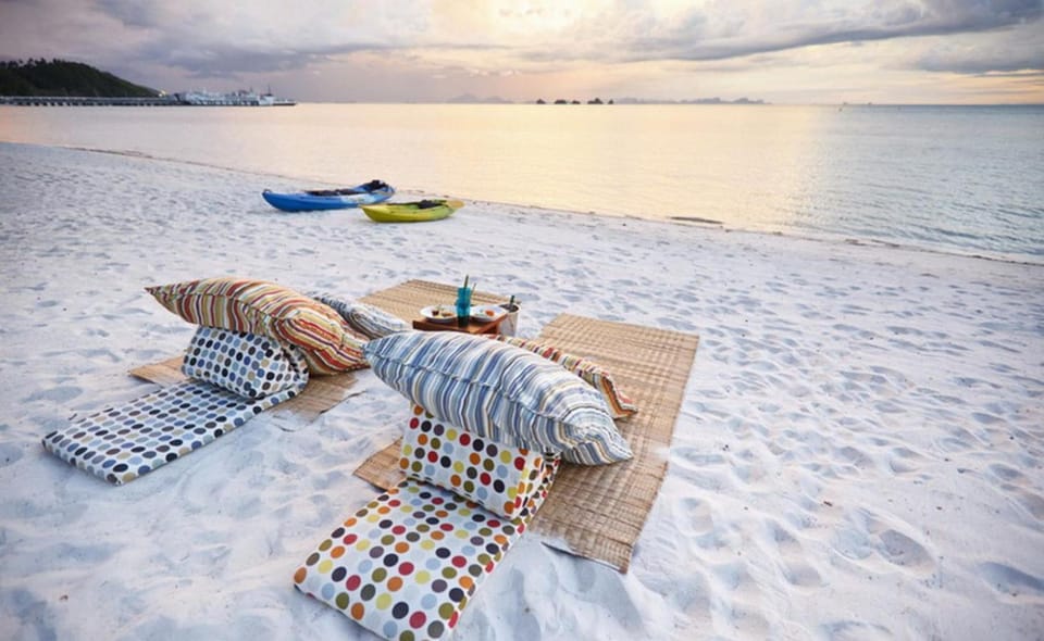 Day, Natural landscape, Activities, Beach, Sea view, sunbed