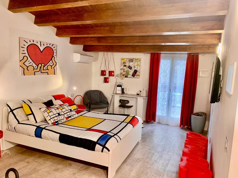 Photo of the whole room