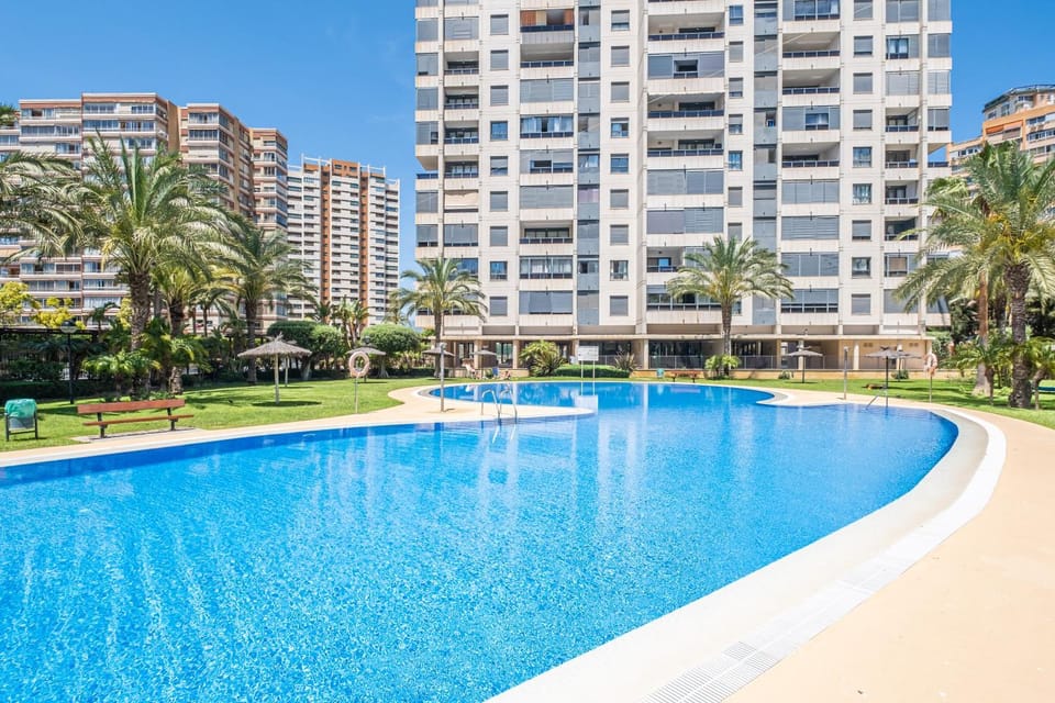 Property building, Day, Garden, Solarium, Pool view, Swimming pool, Location