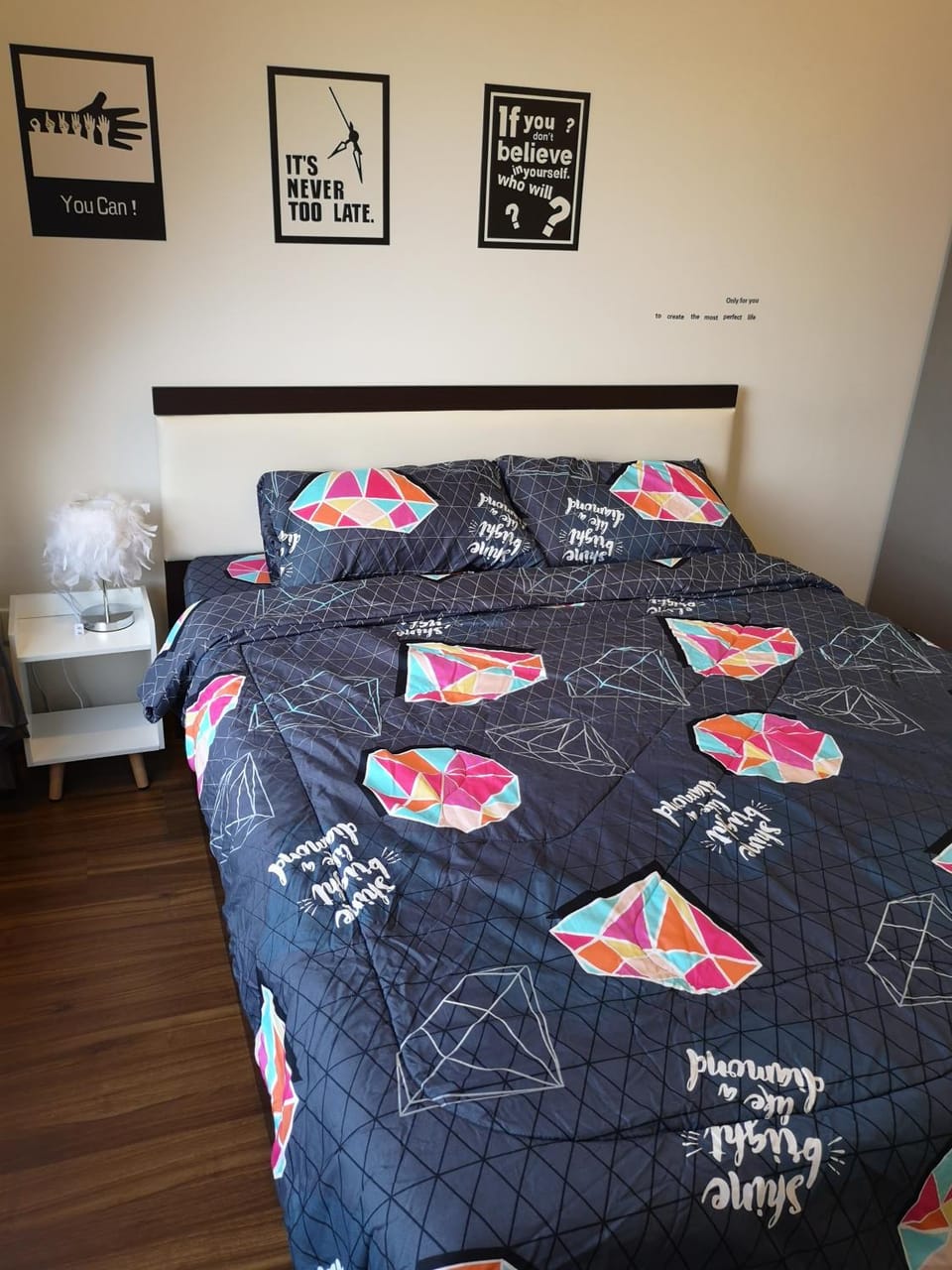 Bed, People, Photo of the whole room, Decorative detail, bunk bed, Family