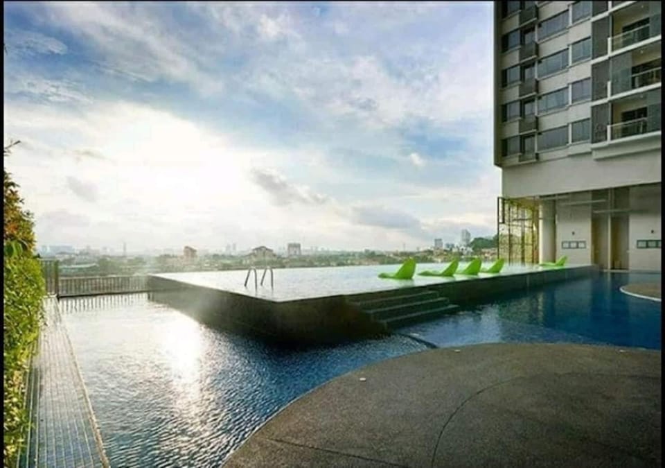 Luxury Resort Suite Kuala Lumpur@5mins to Mid Valley, Sunway Apartment in Petaling Jaya
