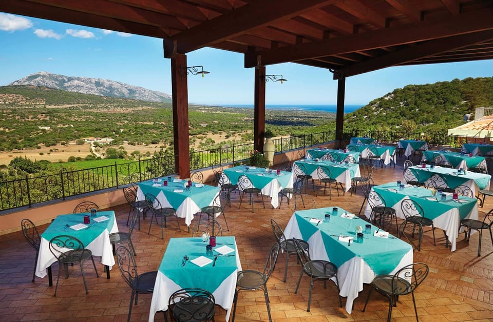 Restaurant/places to eat, Mountain view, Sea view