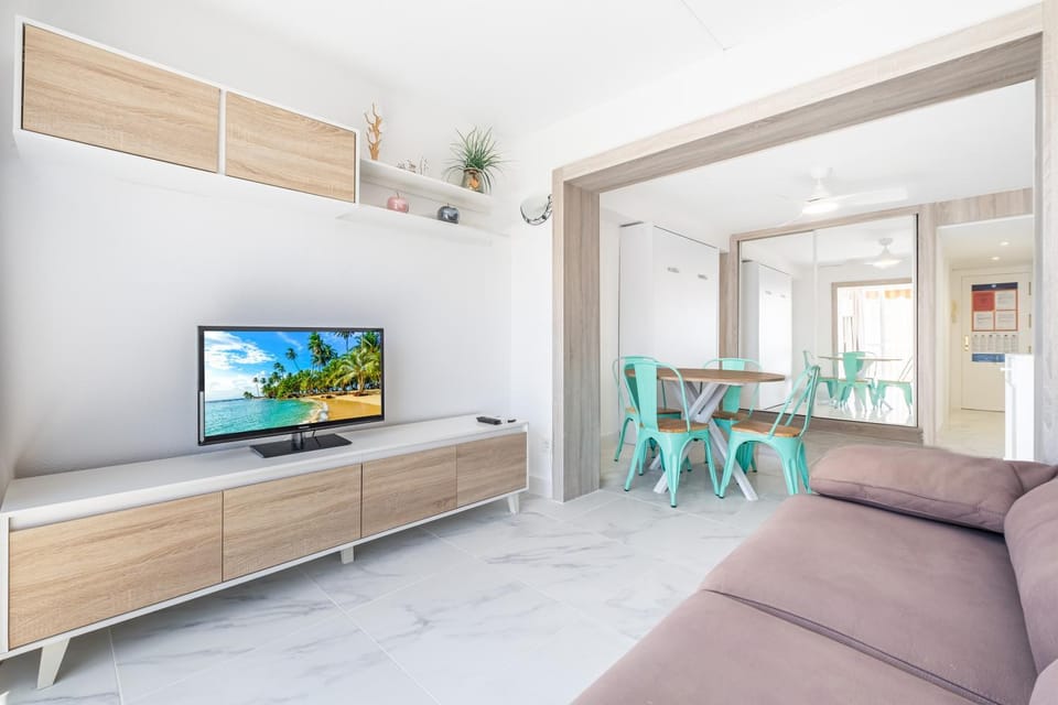 TV and multimedia, Living room, Dining area
