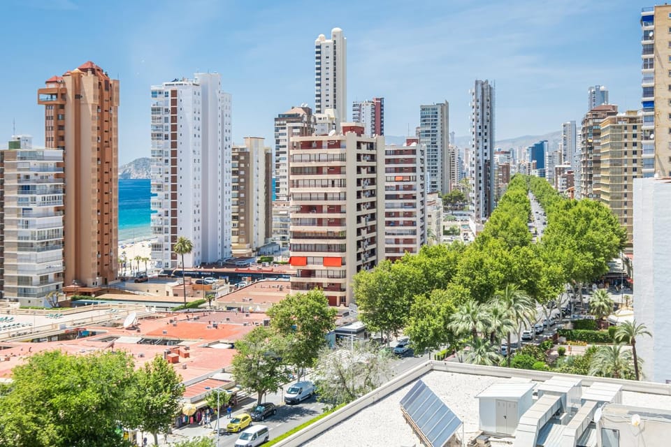 Day, Neighbourhood, Natural landscape, City view, Sea view, Street view, Location