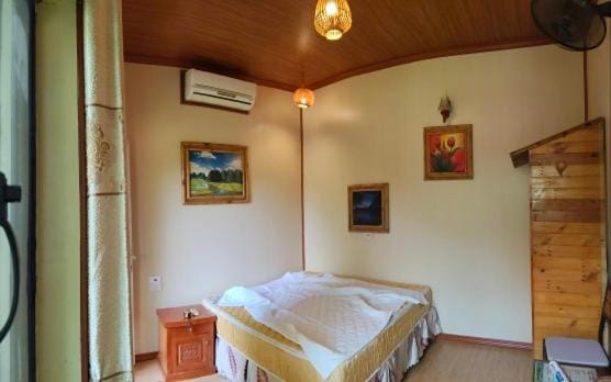 Bed, Photo of the whole room, Bedroom, air conditioner