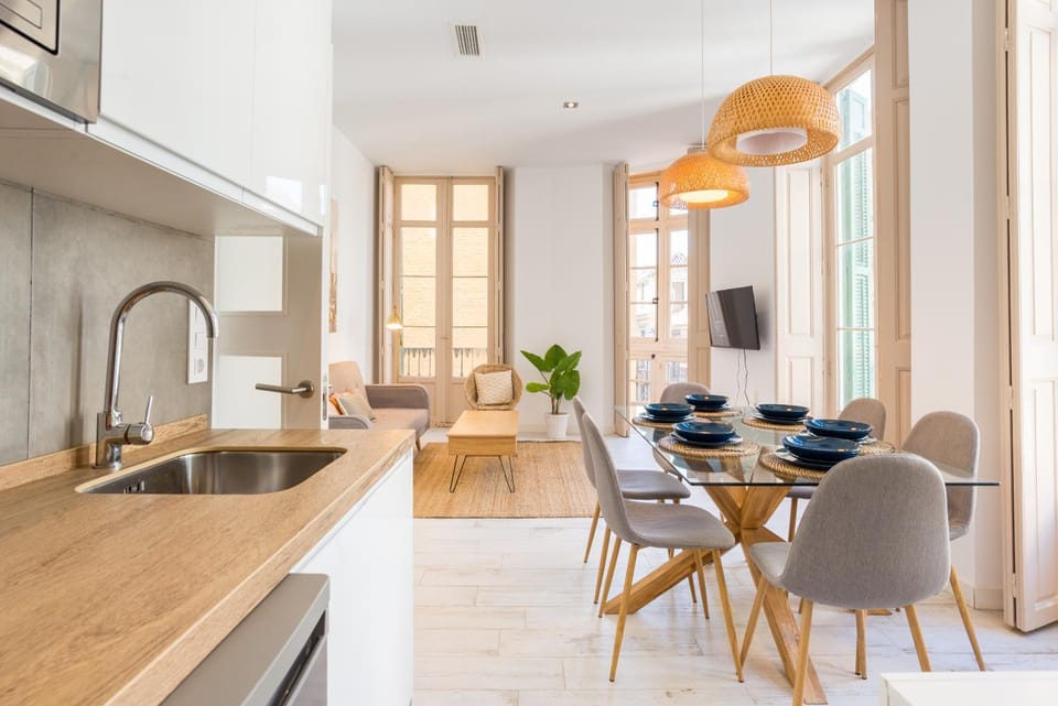 Kitchen or kitchenette, Dining area, Communal kitchen