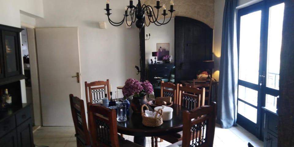 Seating area, Dining area