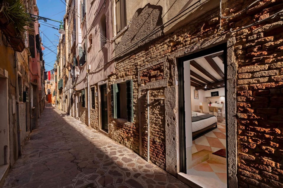 Property building, Day, Neighbourhood, Street view