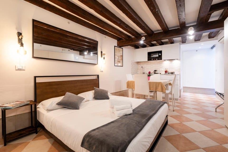 Bed, Kitchen or kitchenette, Living room, Photo of the whole room, Dining area, Bedroom