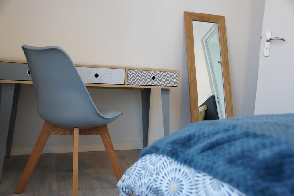 Bed, Seating area, Bedroom, Area and facilities