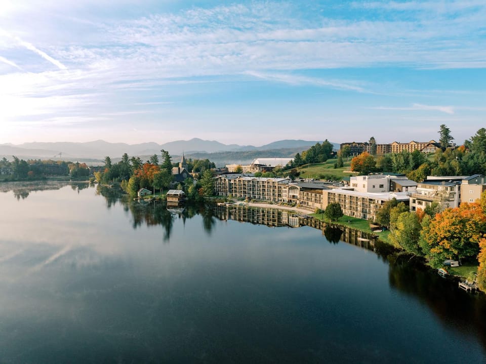 Property building, Bird's eye view, Lake view, Mountain view
