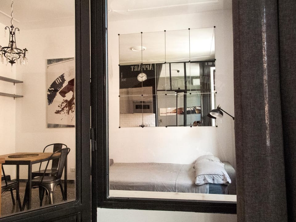 Bed, Living room