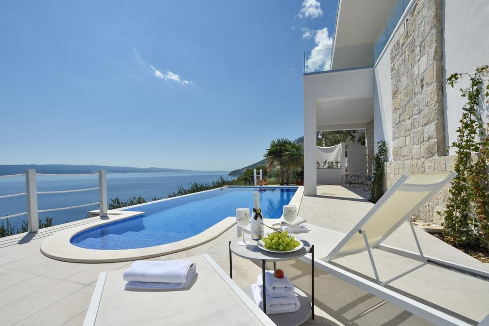Patio, Day, View (from property/room), Balcony/Terrace, Seating area, Pool view, Sea view, Swimming pool, sunbed