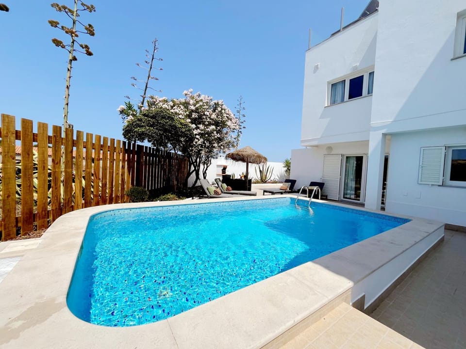 Property building, Swimming pool, Swimming pool