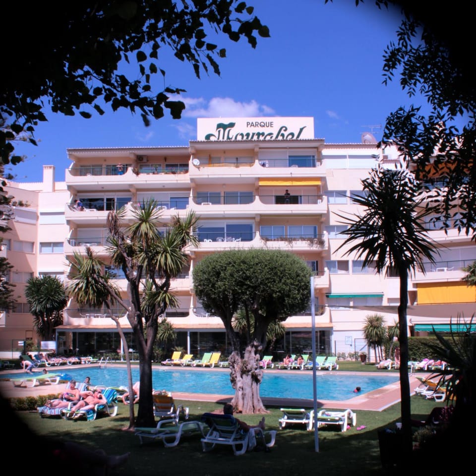 Property building, Day, Swimming pool