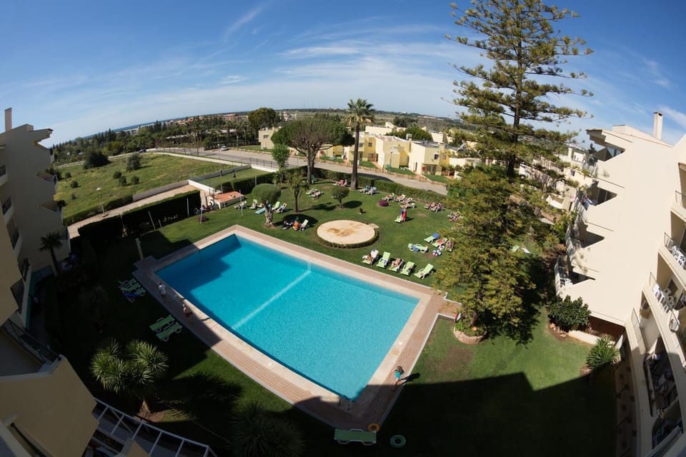 Day, Pool view